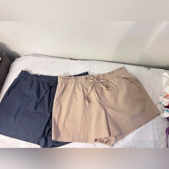 LOFT Taupe Relaxed Shorts
Set of two Loft brand shorts size L - Picture 1 of 6